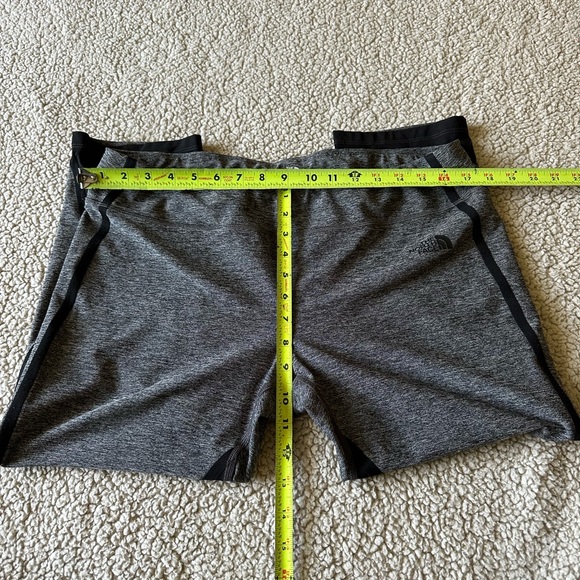 The NorthFace Capri Leggings, Heathered Gray and Black - Size XL - Picture 9 of 10